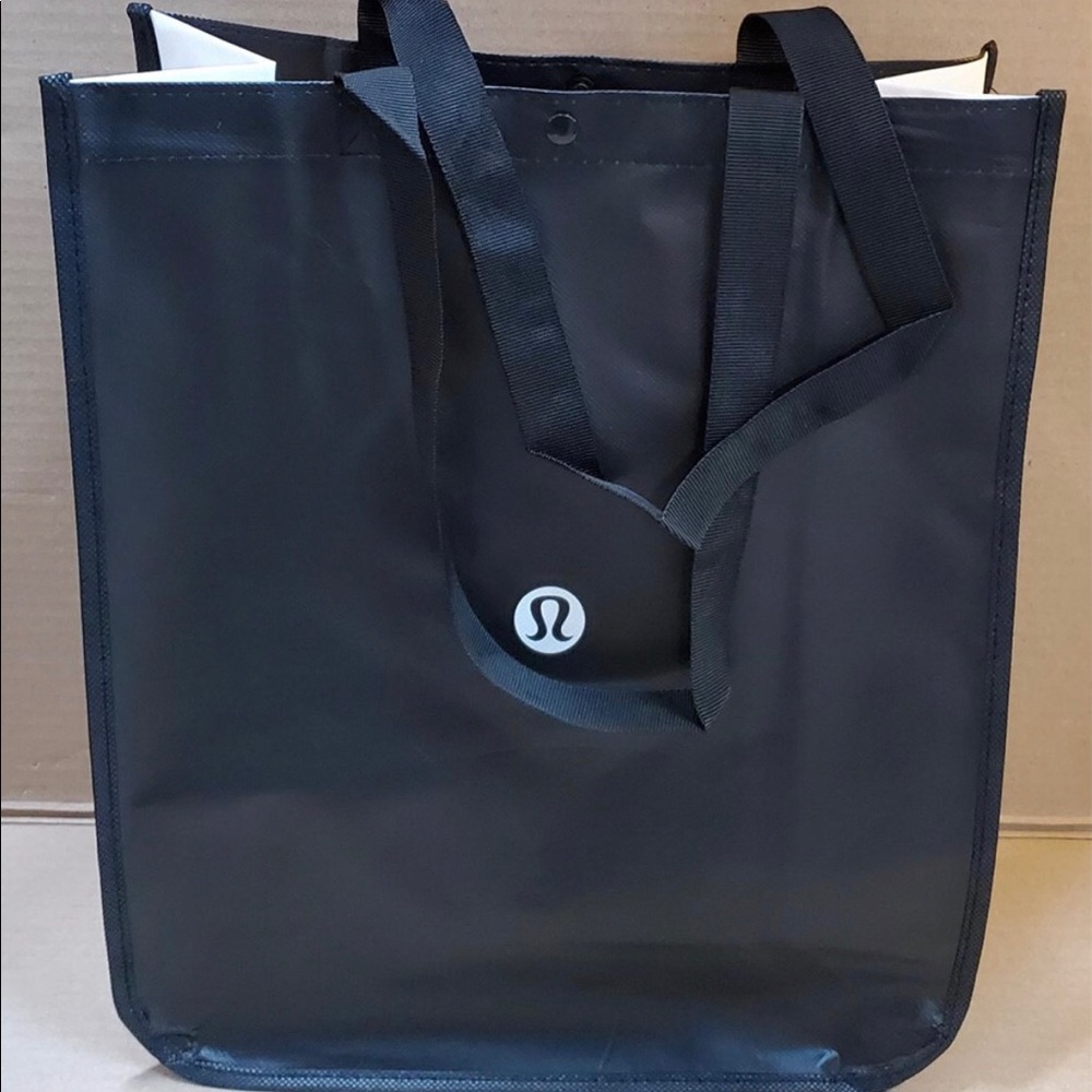 Lot of 10 large Lululemon bags